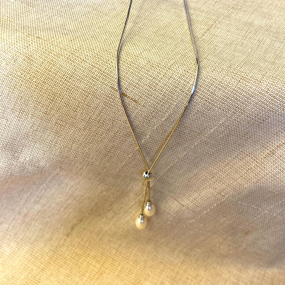 Simple Elegance in this Silver (925) Pearl Drop Necklace
